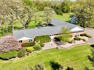 22340 Natasha Ln, South Lyon, MI 48178