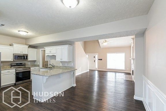 3rd image of 3325 Hamberton Cir