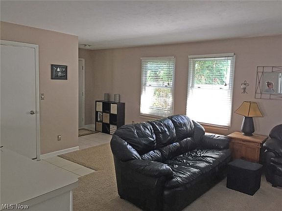 5th image of 693 Fairview Dr