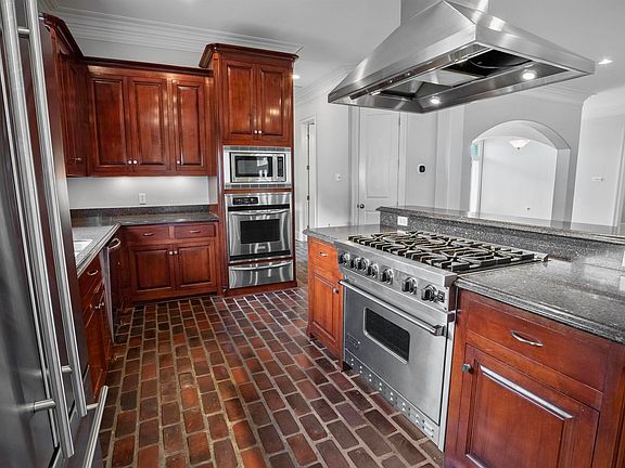 5th image of 135 Northlake Dr