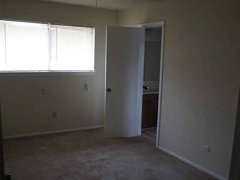 10806 Lynbrook Dr #B — Photo 22