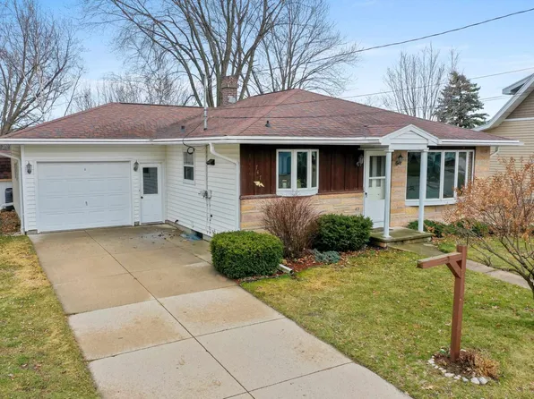 747 Park St, Wrightstown, WI 54180