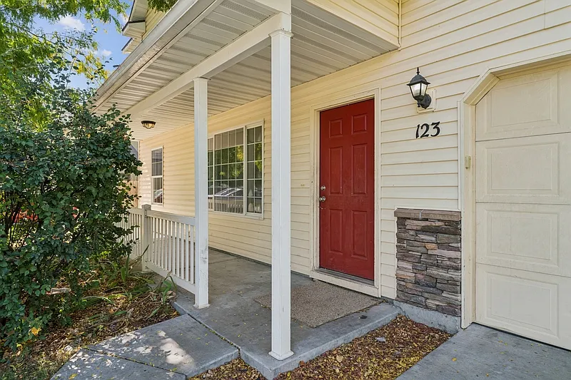4 bed, 2.5 bath, 1620 sqft, $2,295 — Photo 3