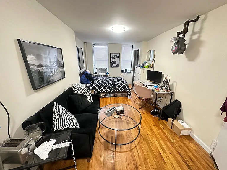 326 E 6th St #6 — Photo 2