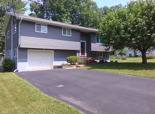 20 Hemlock St, Dallas, PA 18612