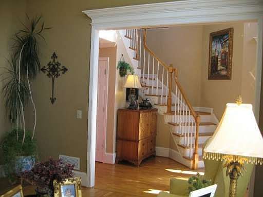 3rd image of 5831 Ambrose Dr SW