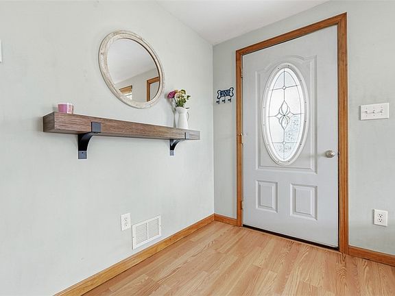 5th image of 615 Lincoln Pl