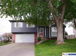 310 Sea Pines Dr, Papillion, NE 68133