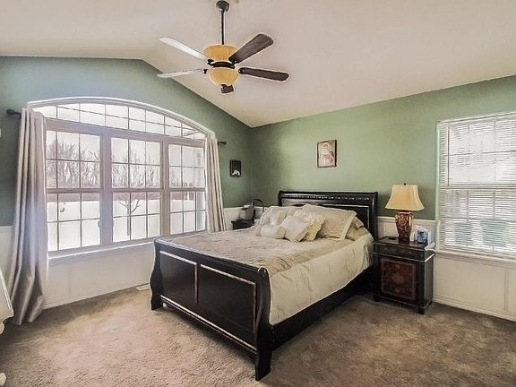 5th image of 304 White Eagle Ct