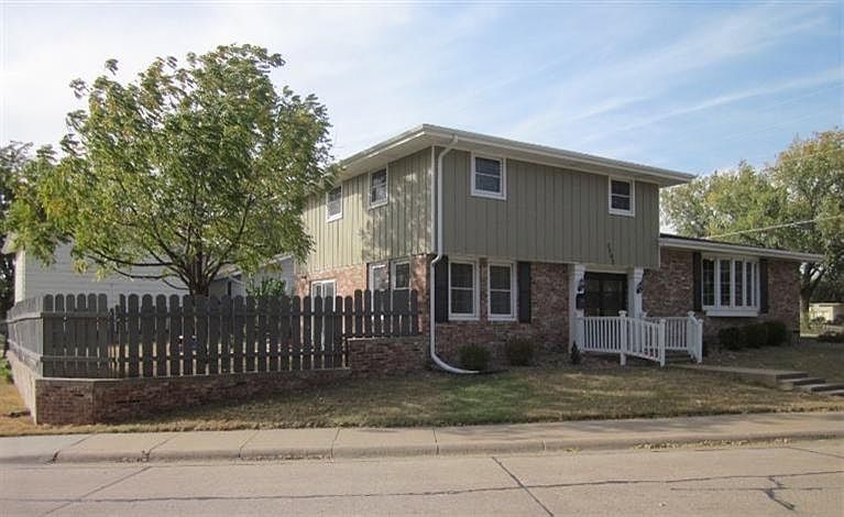 1st image of 2403 Lincoln Dr