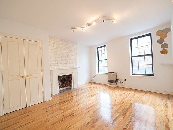 3rd image of 437 Dekalb Ave APT 2R