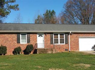 7 Embry St, Taylors, SC 29687