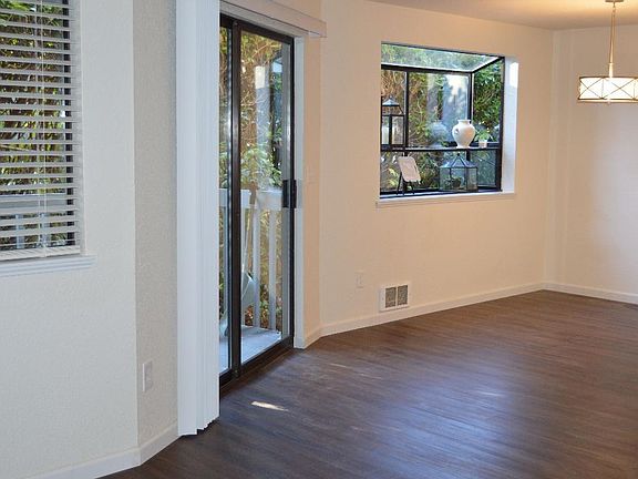2nd image of 11711 100th Ave NE APT 1