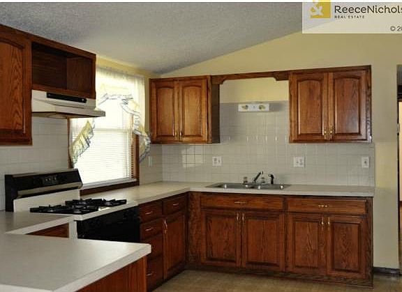 4th image of 4020 E 11th St