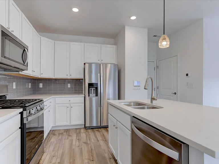 1828 S Poplar Ct — Photo 6