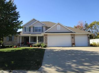 919 Goldfinch Ct, Geneseo, IL 61254