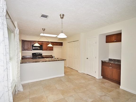 5th image of 2015 Fairfield Ct N
