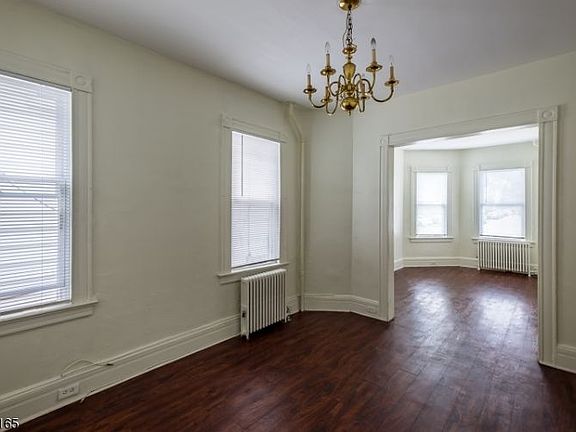 5th image of 28 Columbia St