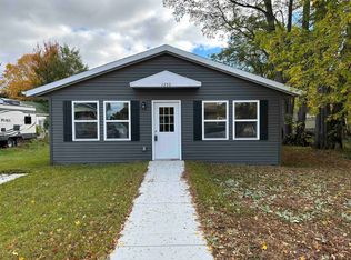 1350 Armstrong St, Marinette, WI 54143