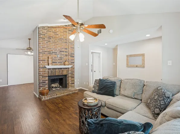 1730 Glencairn Ln, Lewisville, TX 75067