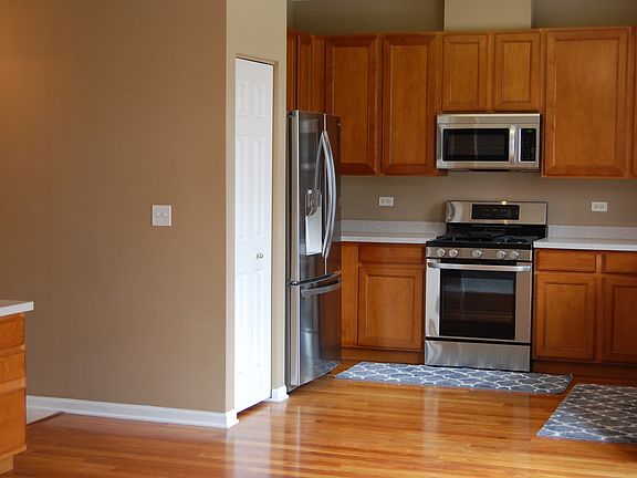 3rd image of 2392 Claremont Ln