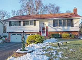 13 Crestwood Dr, Schenectady, NY 12306