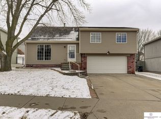 6714 N 111th St, Omaha, NE 68164