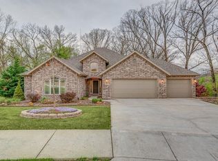 1901 NE Oakmont Rd, Bentonville, AR 72712