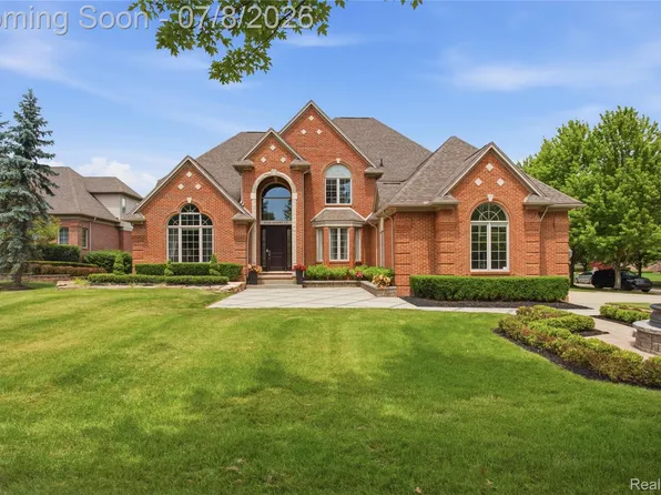 6105 Adams Ct, Washington, MI 48094