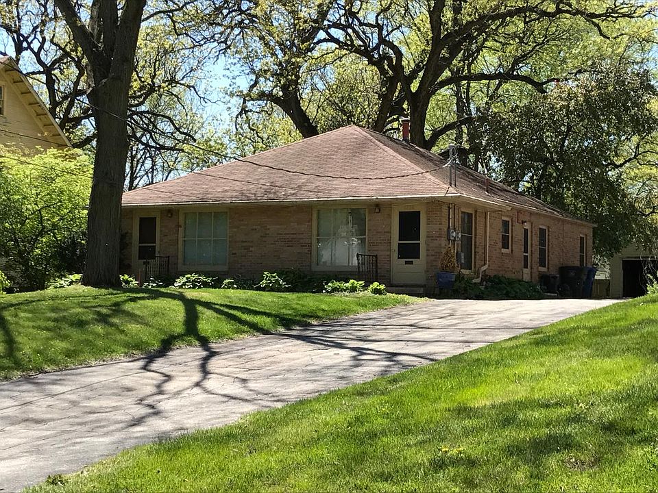 Exterior, front view from 39th St