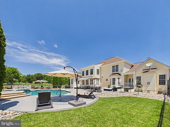 2nd image of 5 Small Bear Ct