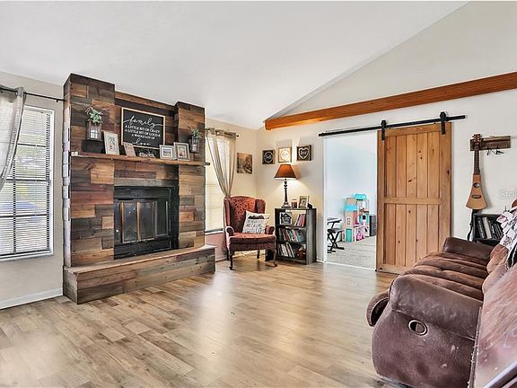 3rd image of 841 Blackwood Dr