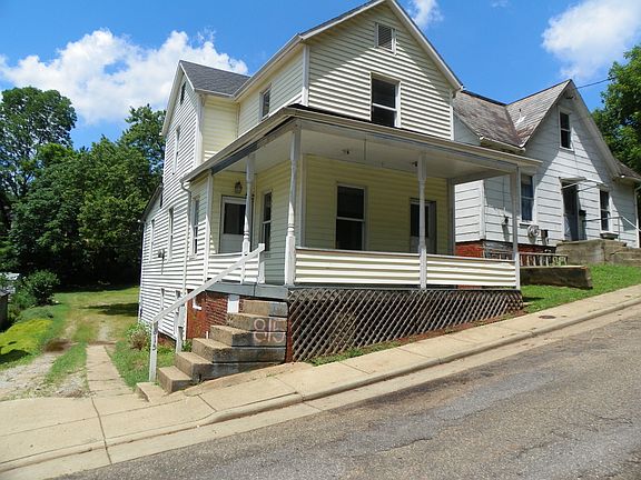 3rd image of 815 Quarry St