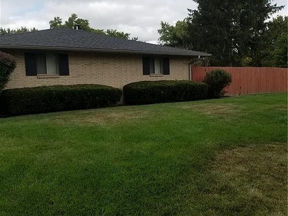 3rd image of 6200 Carriage Dr