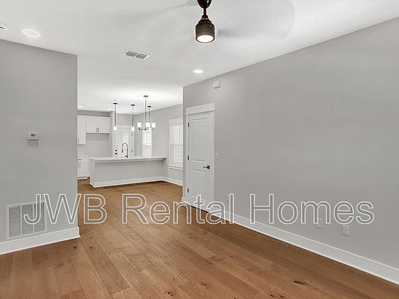 4th image of 1815 Hubbard St #1