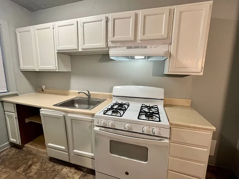 2221 Jones St — Photo 17