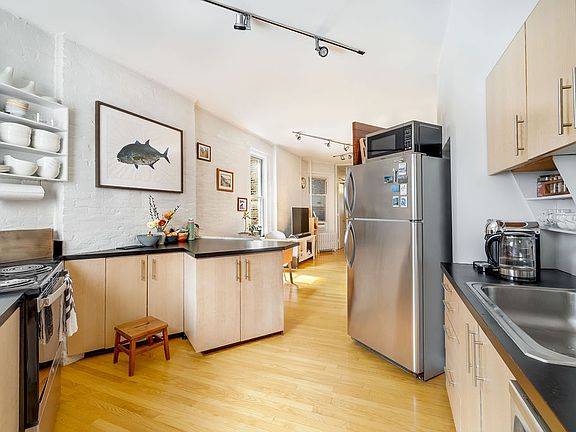 4th image of 313 W 17th St APT 2e