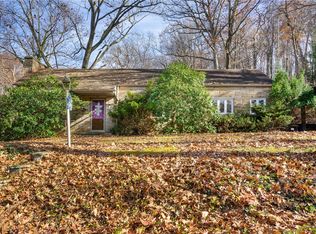 103 Bradford Ln, Jeannette, PA