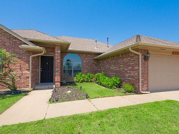 3rd image of 17405 Bronze Ln