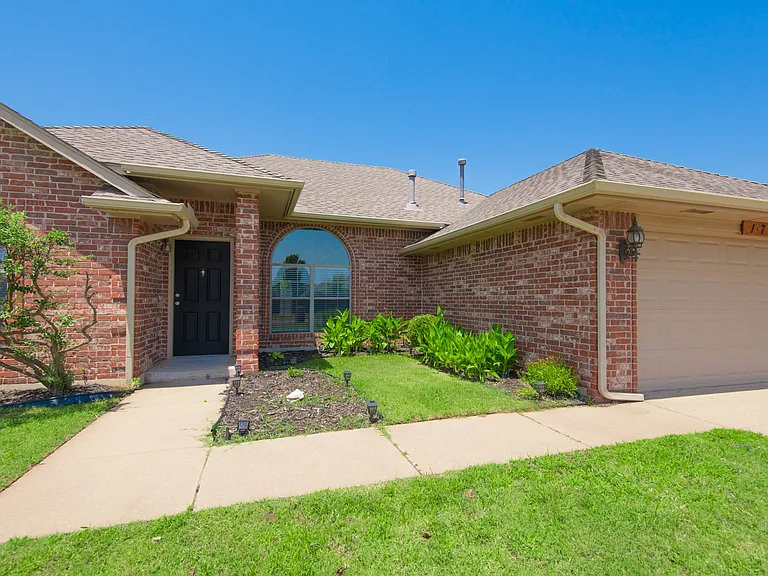 17405 Bronze Ln — Photo 3