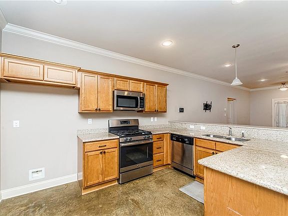 5th image of 28431 Longfellow Ln