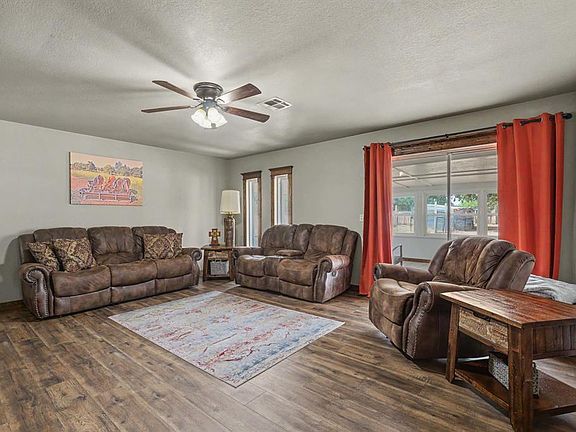 5th image of 780 Pinewood Ln