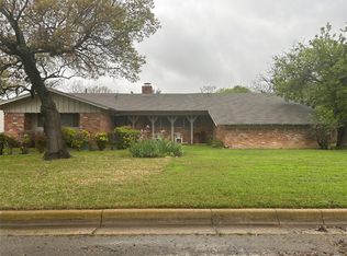 1966 Terbet Ln, Fort Worth, TX 76112