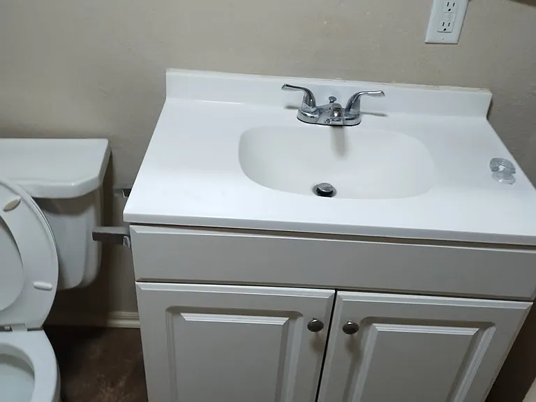 712 E Ash Ave — Photo 4