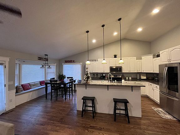 3rd image of 6143 W Deer Springs Ln