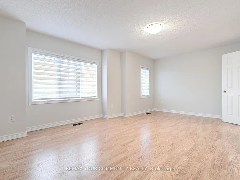 76 Ivy Glen Dr — Photo 26