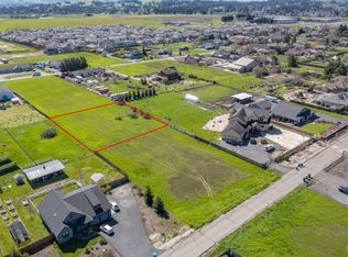 1952 Alice Dr, Penngrove, CA 94951