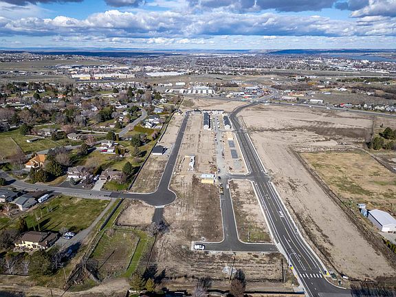 3rd image of 2356 Lariat Ln
