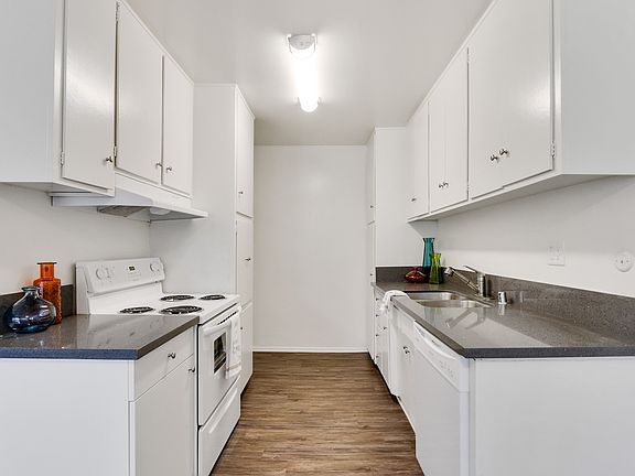 3rd image of 17950 Burbank Blvd APT 22