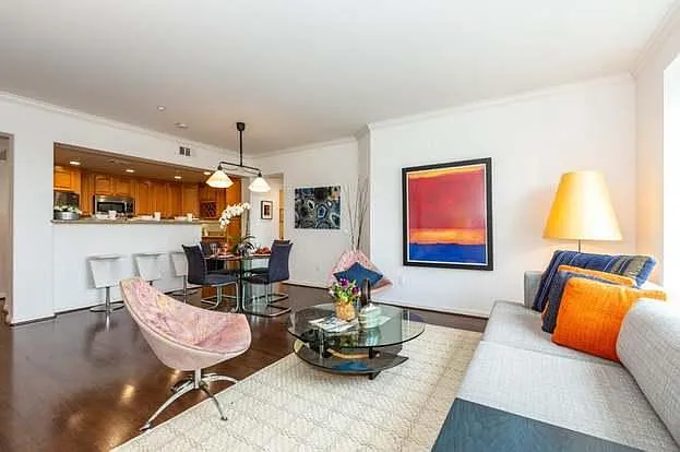 2 bed, 1082 sqft, $4,300 — Photo 3